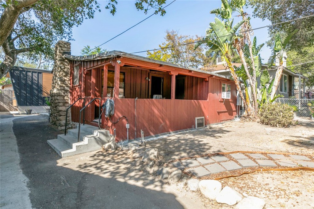 7553 McGroarty Street Tujunga, CA 91042 - Photo 4 of 38 a view of a house with a snow in the yard