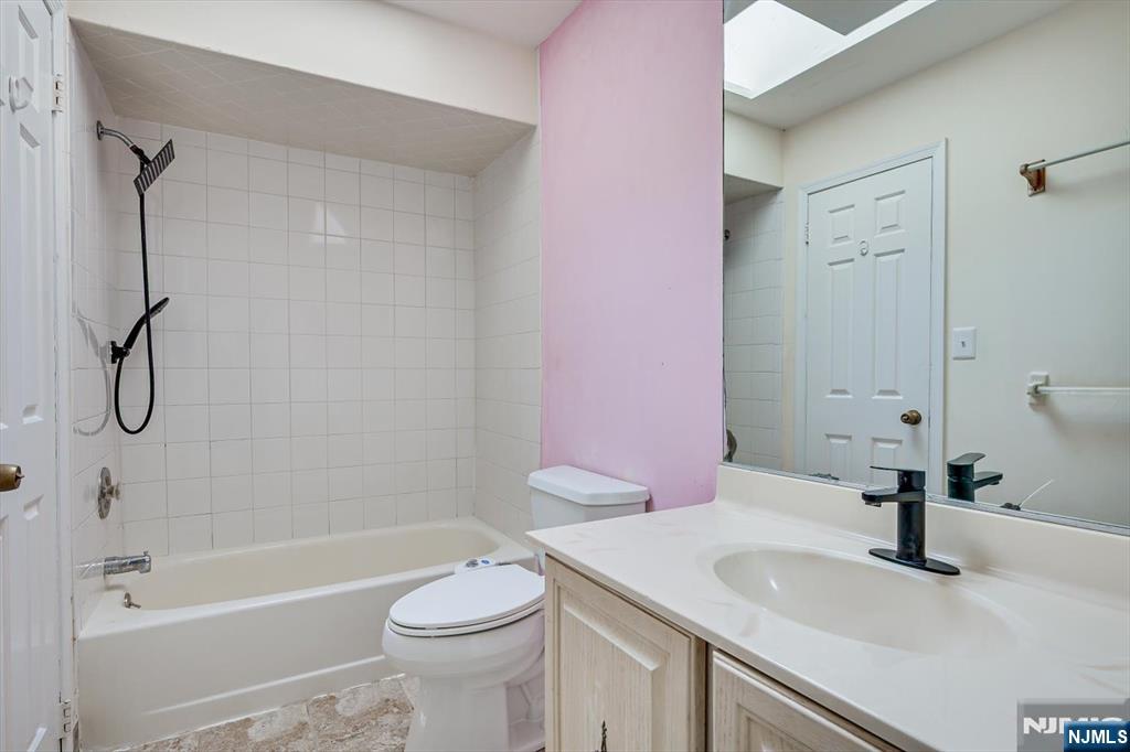 503 Timber Oaks Road, Unit 503 Edison, NJ 08820 - Photo 29 of 43 Gallery Image 29