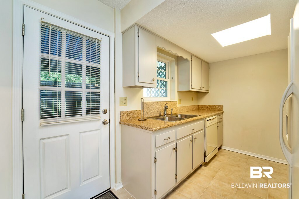 110 Du Rhu Drive, Unit H Mobile, AL 36608 - Photo 6 of 16