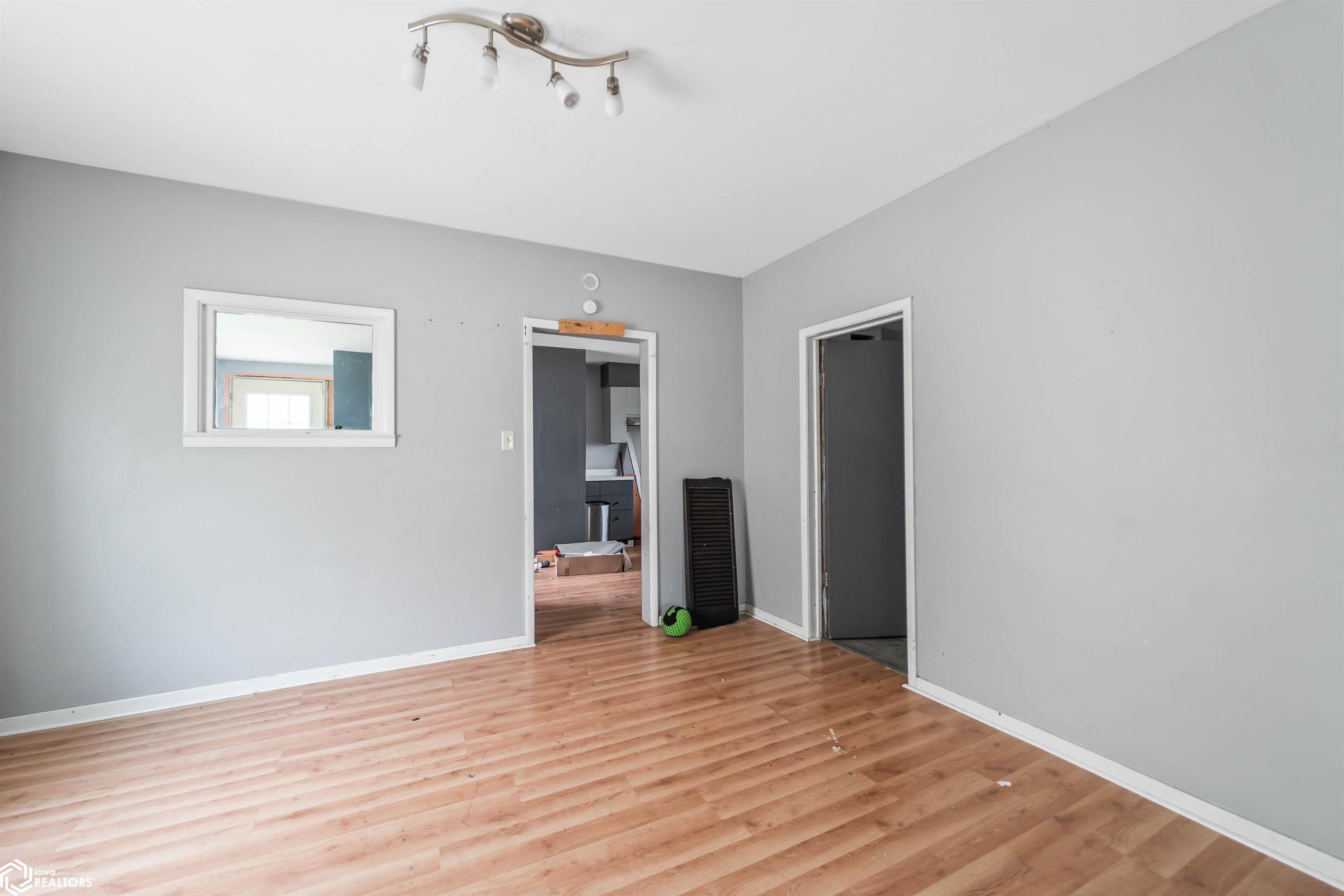 935 Spring Street Grinnell, IA 50112 - Photo 7 of 41 Gallery Image 7