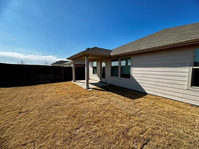 $2,400 | 1362 Los Olmos Lane, Crandall, TX 75114