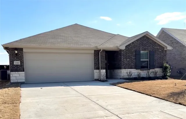 $2,400 | 1362 Los Olmos Lane, Crandall, TX 75114