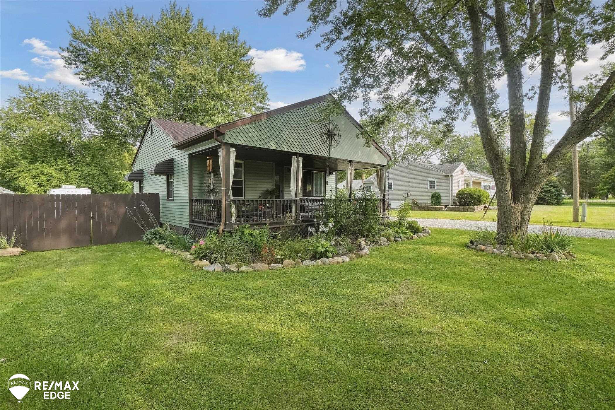 2205 Howe Road Burton, MI 48519 - Photo 2 of 31 50119668-1.JPG