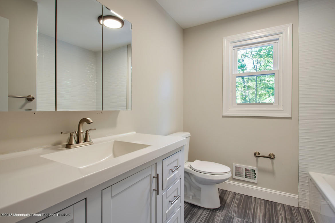 494 Toms River Road Jackson, NJ 08527 - Photo 16 of 32 26Master_Bathroom