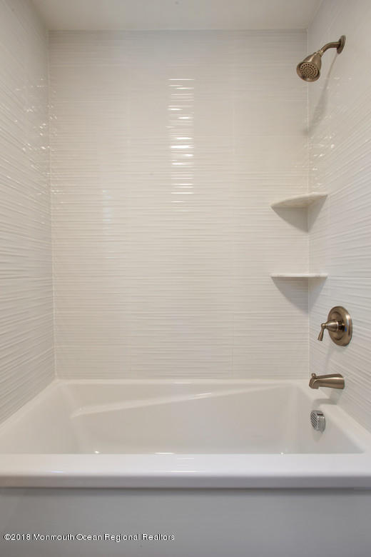 494 Toms River Road Jackson, NJ 08527 - Photo 17 of 32 27Master_Bathroom