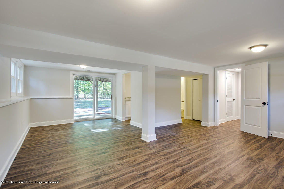 494 Toms River Road Jackson, NJ 08527 - Photo 25 of 32 20Family_Room