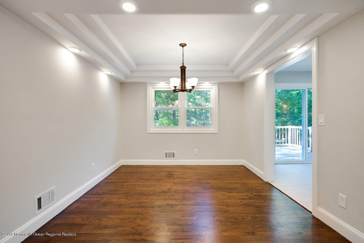 494 Toms River Road Jackson, NJ 08527 - Photo 8 of 32 09Living_Room