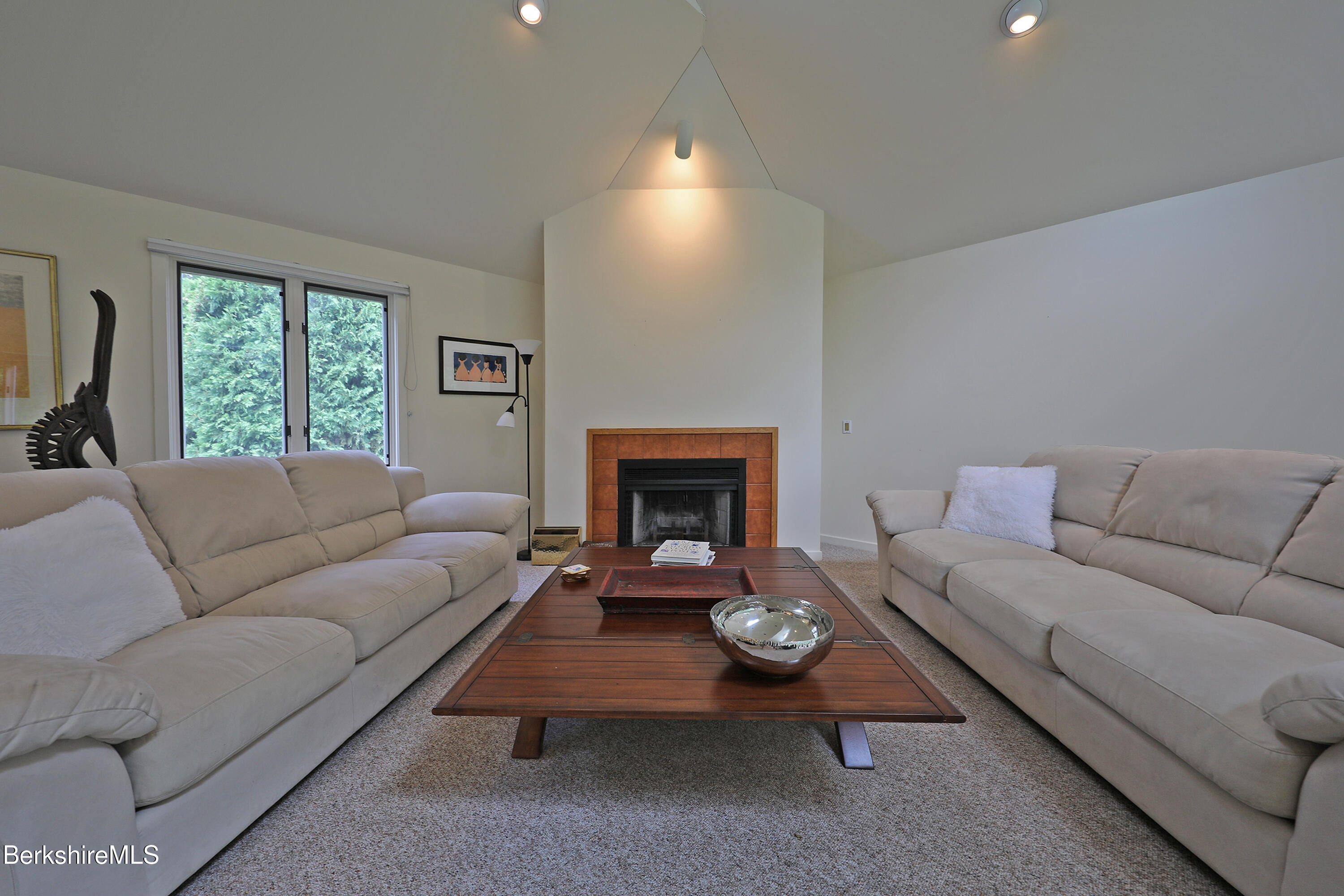 19 Hawthorne Road, Unit GH 8 Stockbridge, MA 01240 - Photo 7 of 53 Great Room