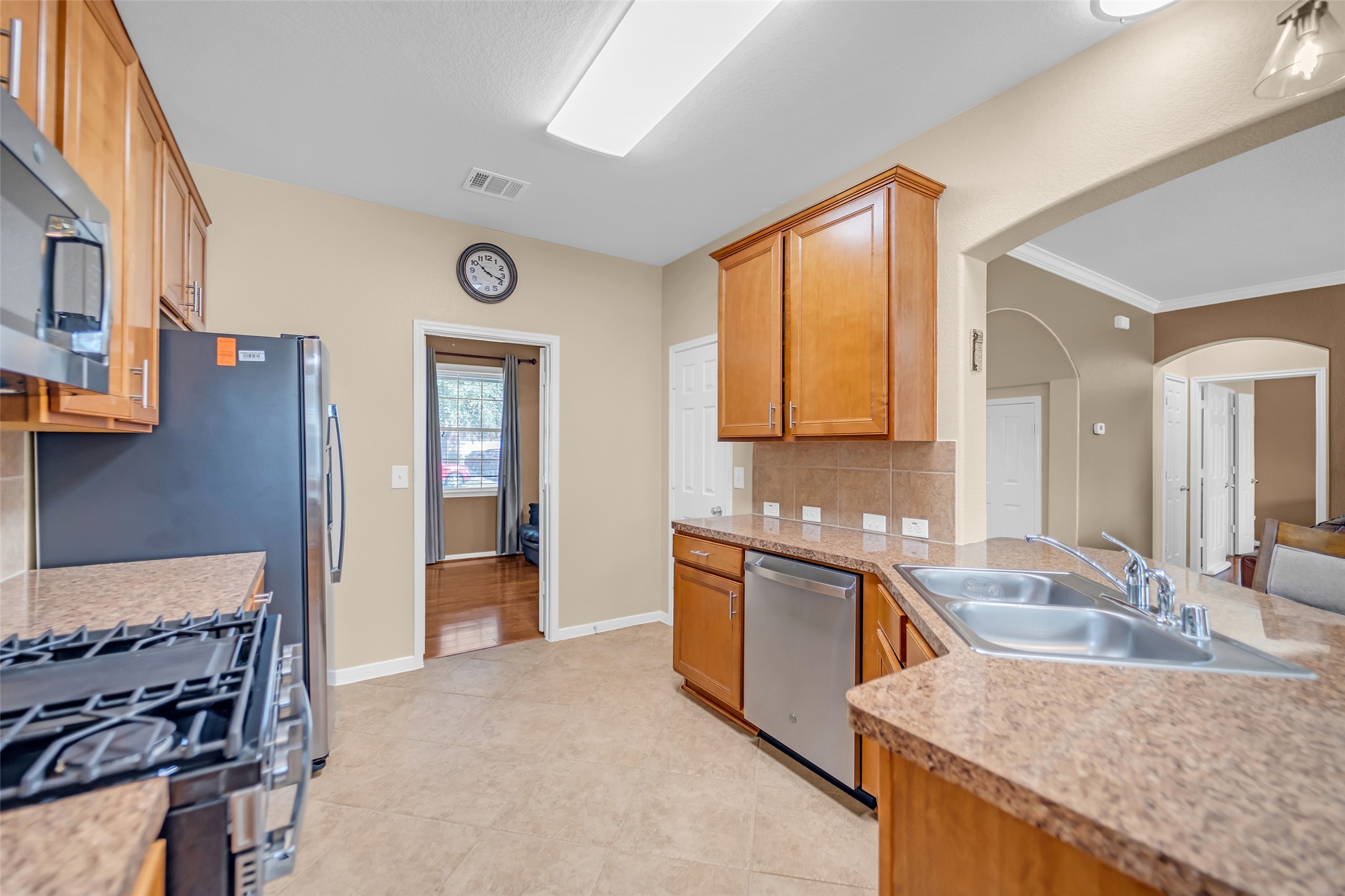 5406 Quarry Ridge Road Richmond, TX 77407 - Photo 12 of 36 Spacious kitchen featuring expansive granite countertops, generous prep space, and open sightlines to the breakfast area and family room for effortless everyday living.