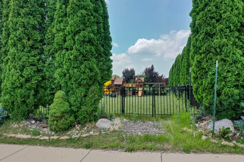 $159,900 | 1330 Prairie Creek Boulevard, Oconomowoc, WI 53066