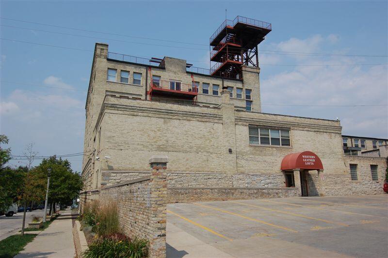 904 East Pearson Street, Unit 401 Milwaukee, WI 53202 - Photo 39 of 43 DSC_0908