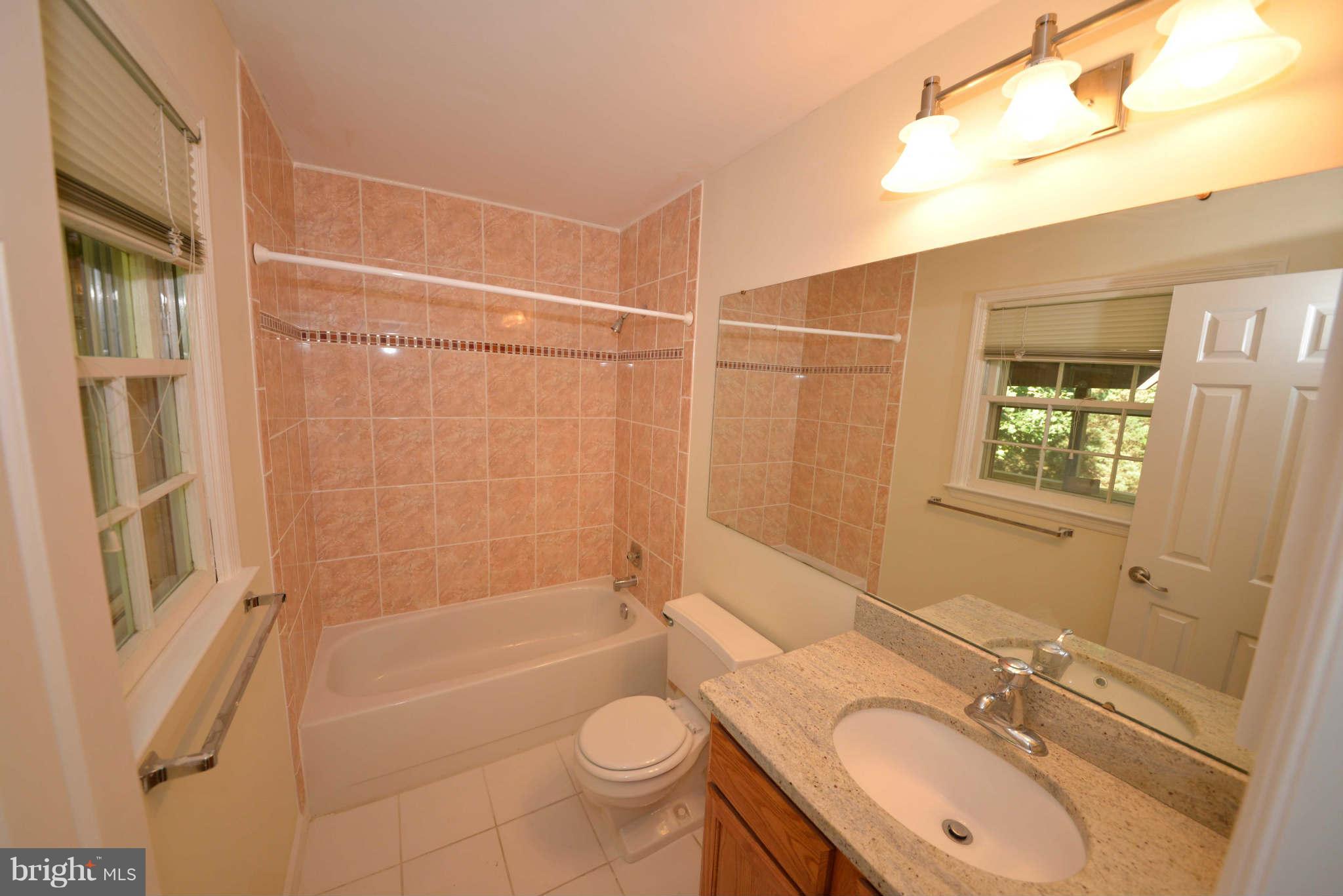10157 Red Spruce Road Fairfax, VA 22032 - Photo 5 of 19 Bath (Master)