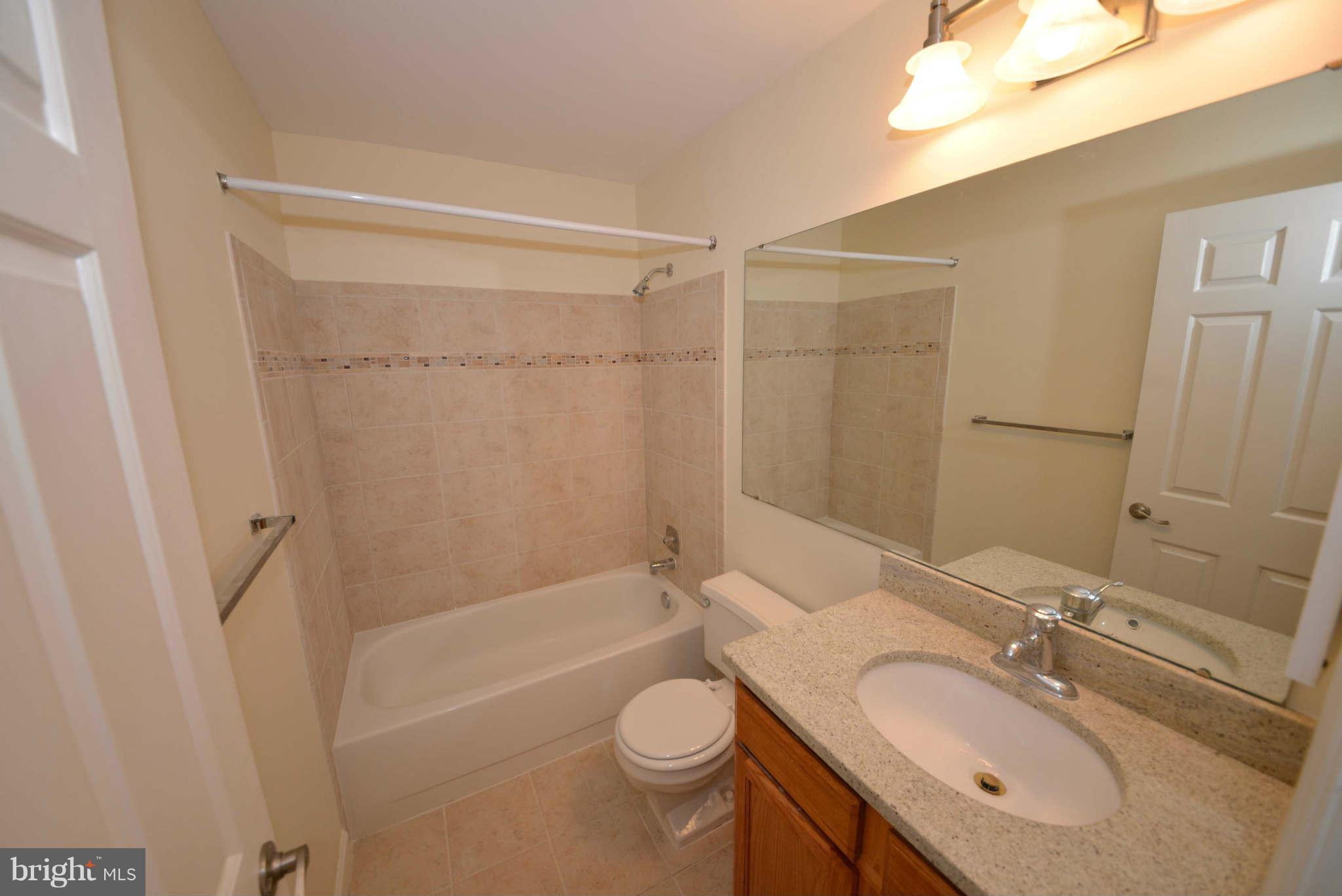 10157 Red Spruce Road Fairfax, VA 22032 - Photo 8 of 19 Bath