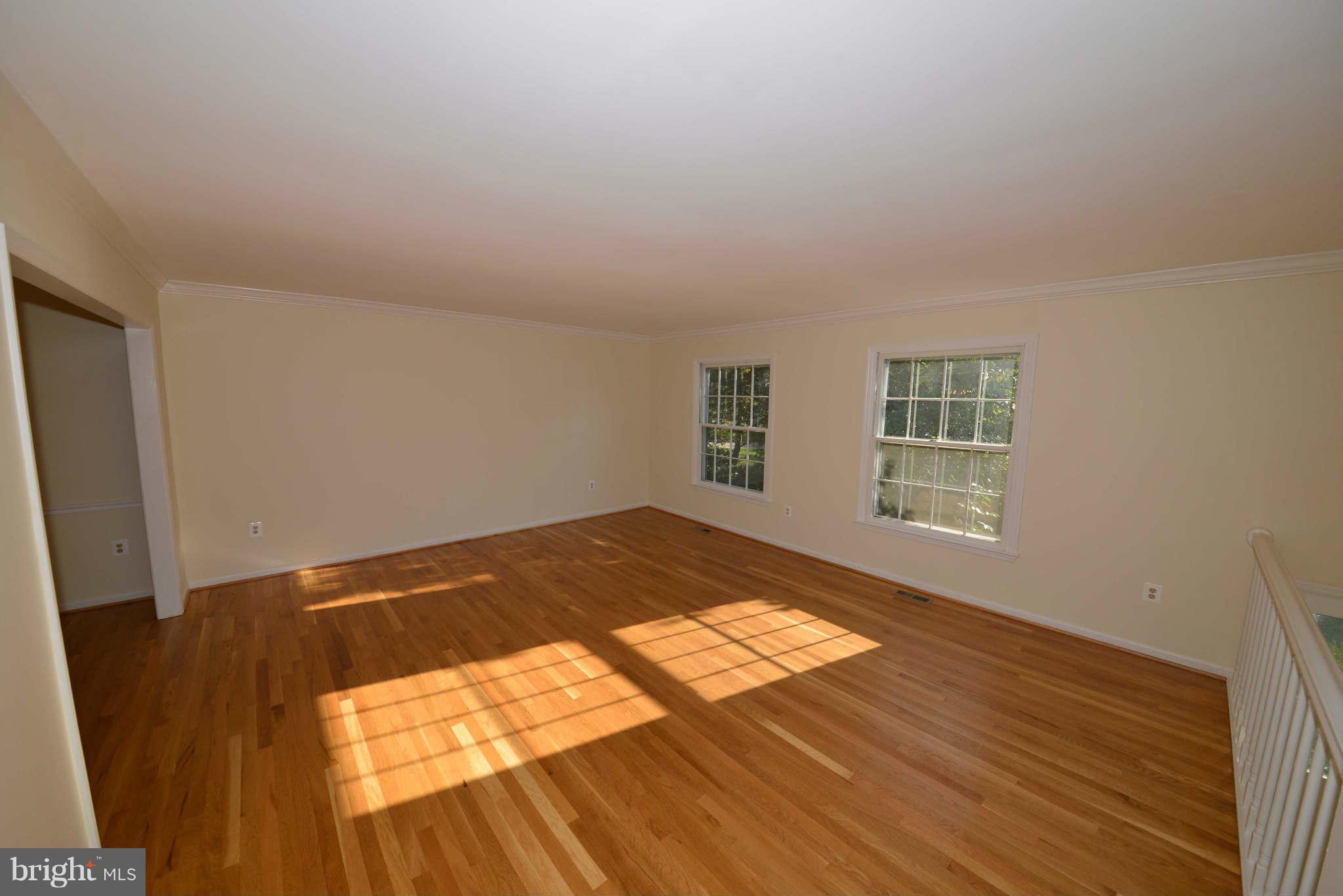 10157 Red Spruce Road Fairfax, VA 22032 - Photo 9 of 19 Living Room