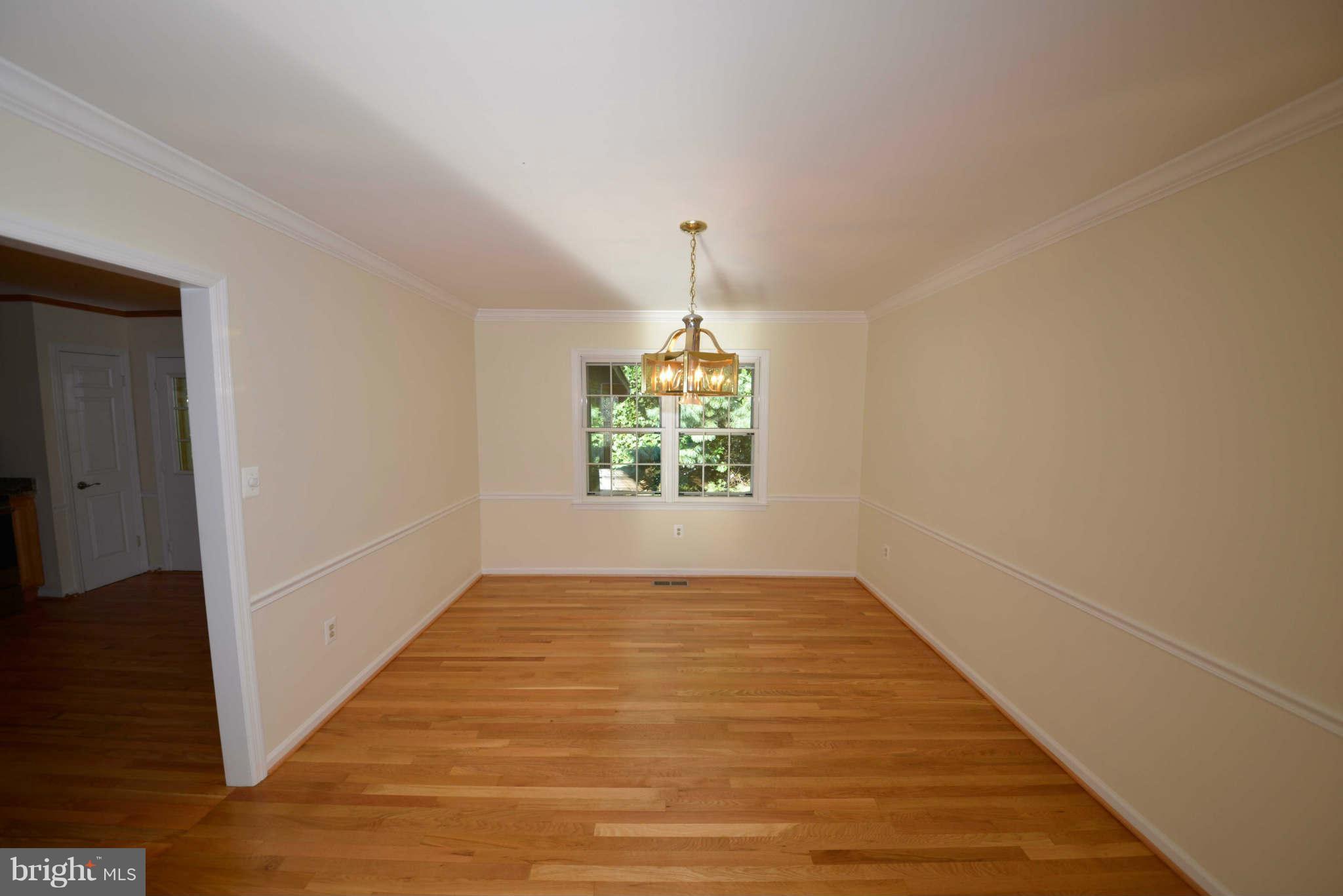 10157 Red Spruce Road Fairfax, VA 22032 - Photo 10 of 19 Dining Room