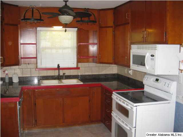 932 Barnisdale Road Birmingham, AL 35235 - Photo 7 of 31