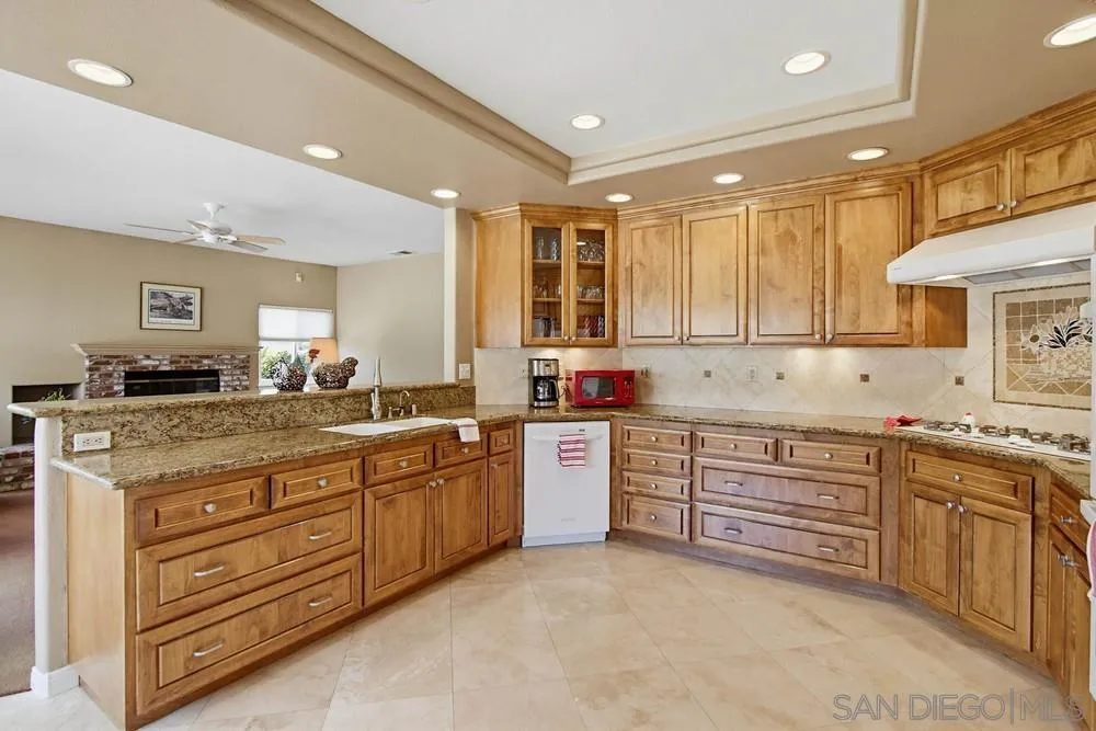 2071 Winamar Place Escondido, CA 92029 - Photo 11 of 43