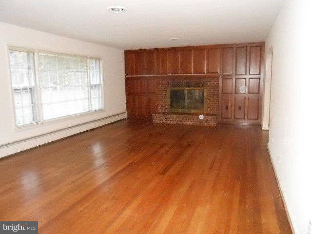 10618 Old Colchester Road Lorton, VA 22079 - Photo 12 of 30 Living Room