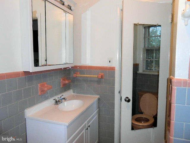 10618 Old Colchester Road Lorton, VA 22079 - Photo 10 of 30 Bath