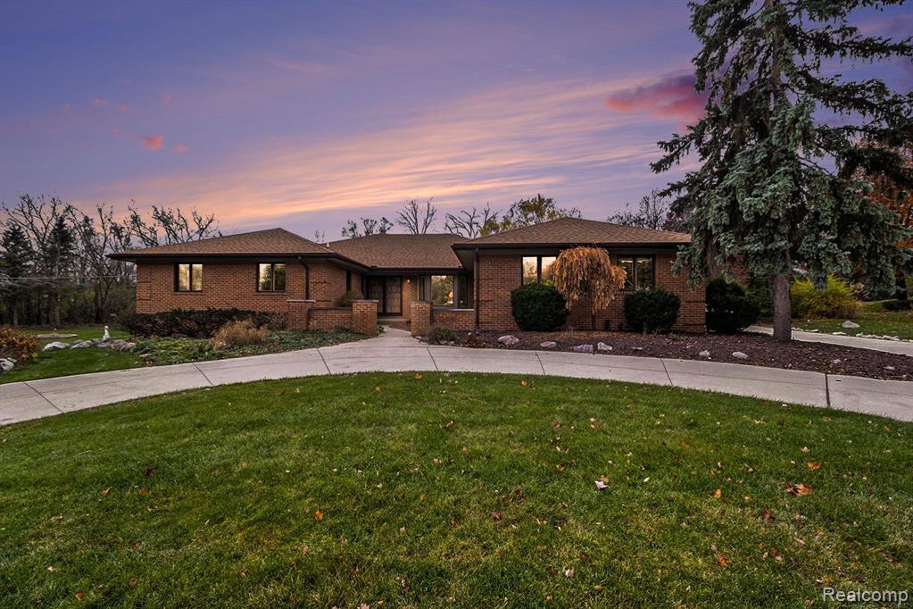 26032 Steele Road Farmington Hills, MI 48331 - Photo 1 of 38