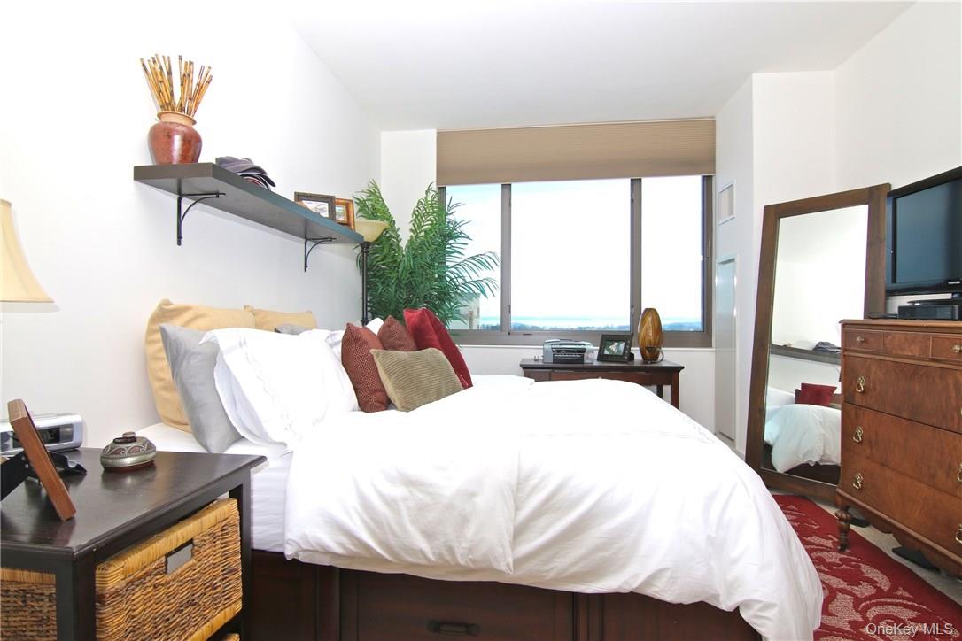 175 Huguenot Street, Unit 1405 New Rochelle, NY 10801 - Photo 10 of 20 a bedroom with a bed and large windows