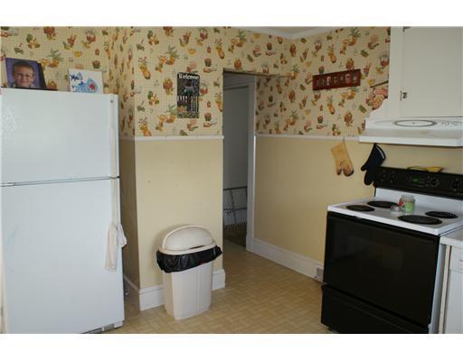 216 River Road Orrington, ME 04474 - Photo 5 of 25 Kitchen.