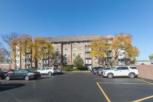$279,999 | 10373 Dearlove Road, Unit 4E, Glenview, IL 60025