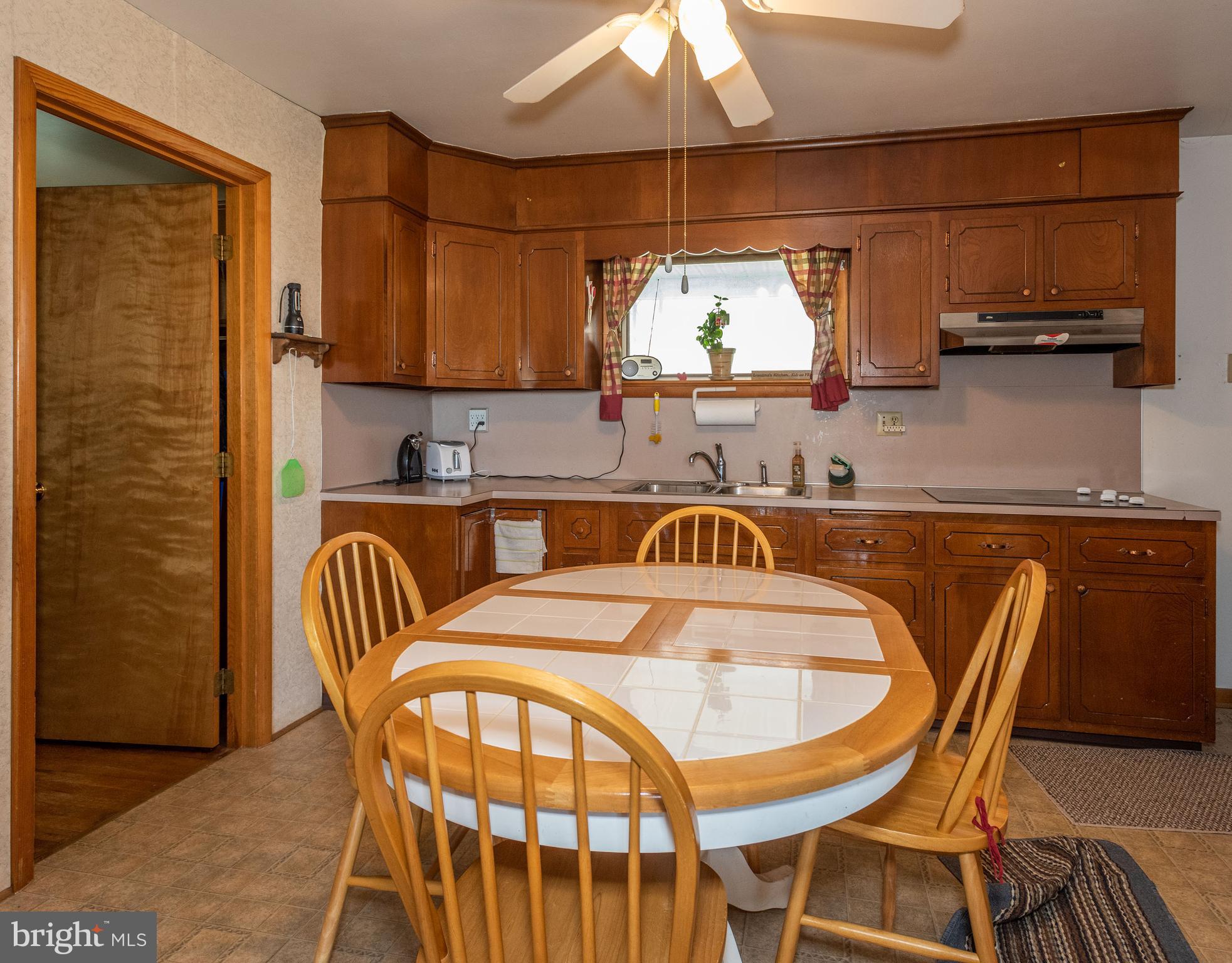 12011 Keymar Road Keymar, MD 21757 - Photo 27 of 32 Main house kitchen / dining