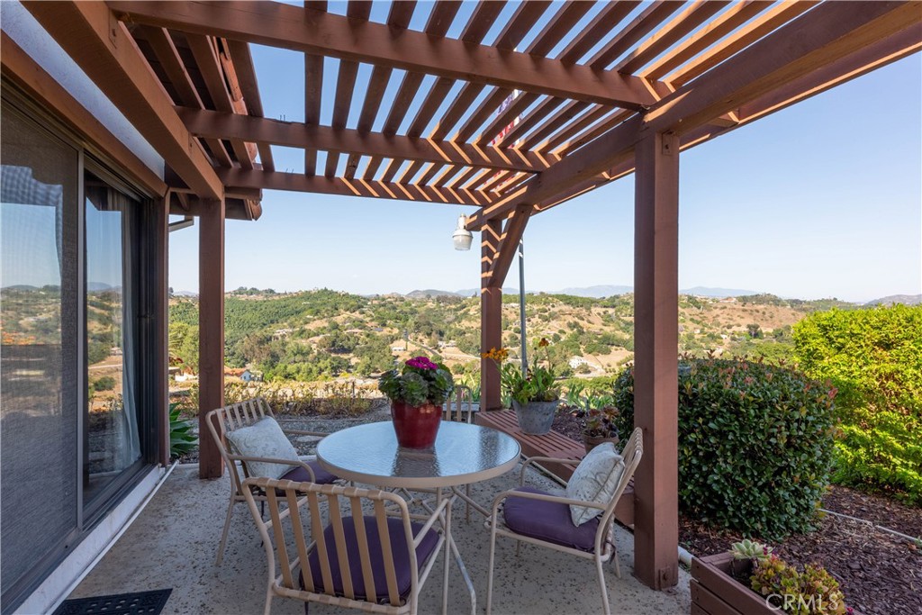 2509 Valerie Drive Fallbrook, CA 92028 - Photo 29 of 70 Patio off of the family room