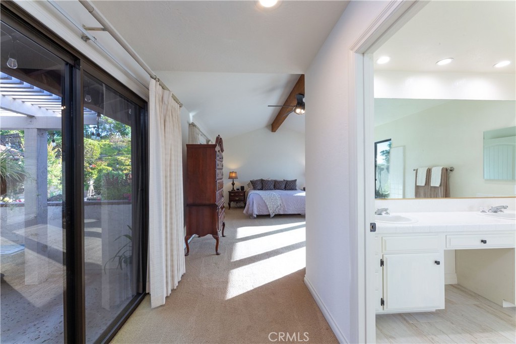 2509 Valerie Drive Fallbrook, CA 92028 - Photo 34 of 70 Primary suite with access to courtyard