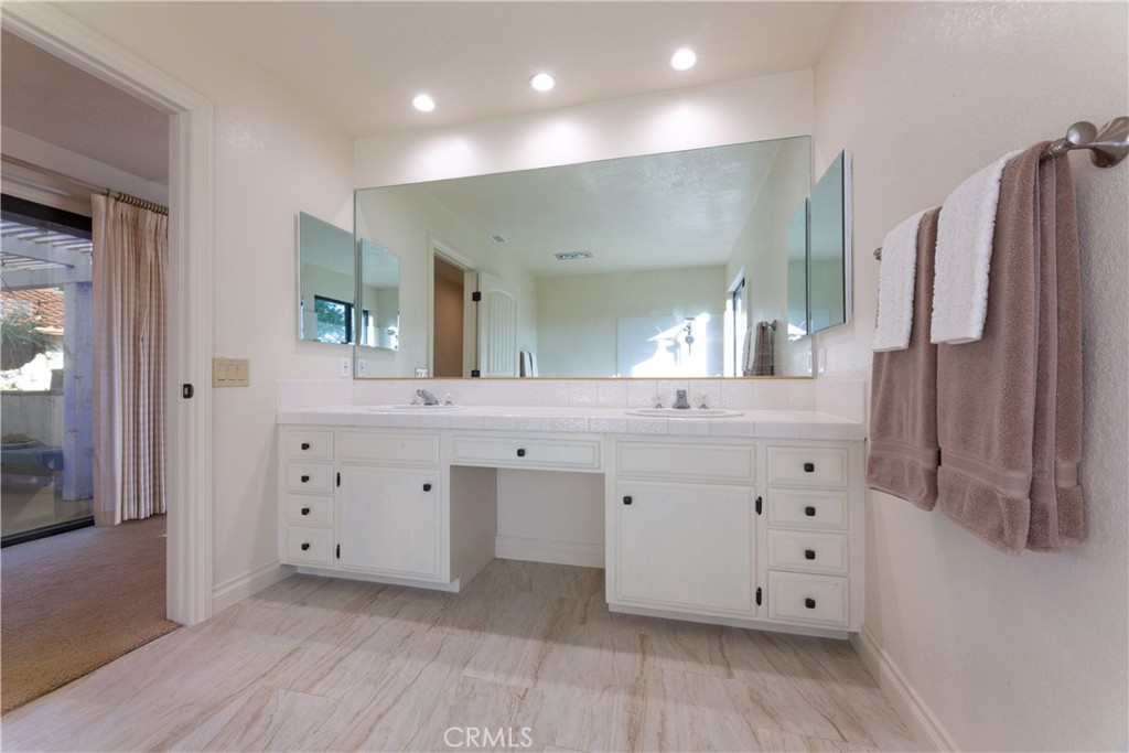 2509 Valerie Drive Fallbrook, CA 92028 - Photo 37 of 70 a spacious bathroom with double sink and a mirror