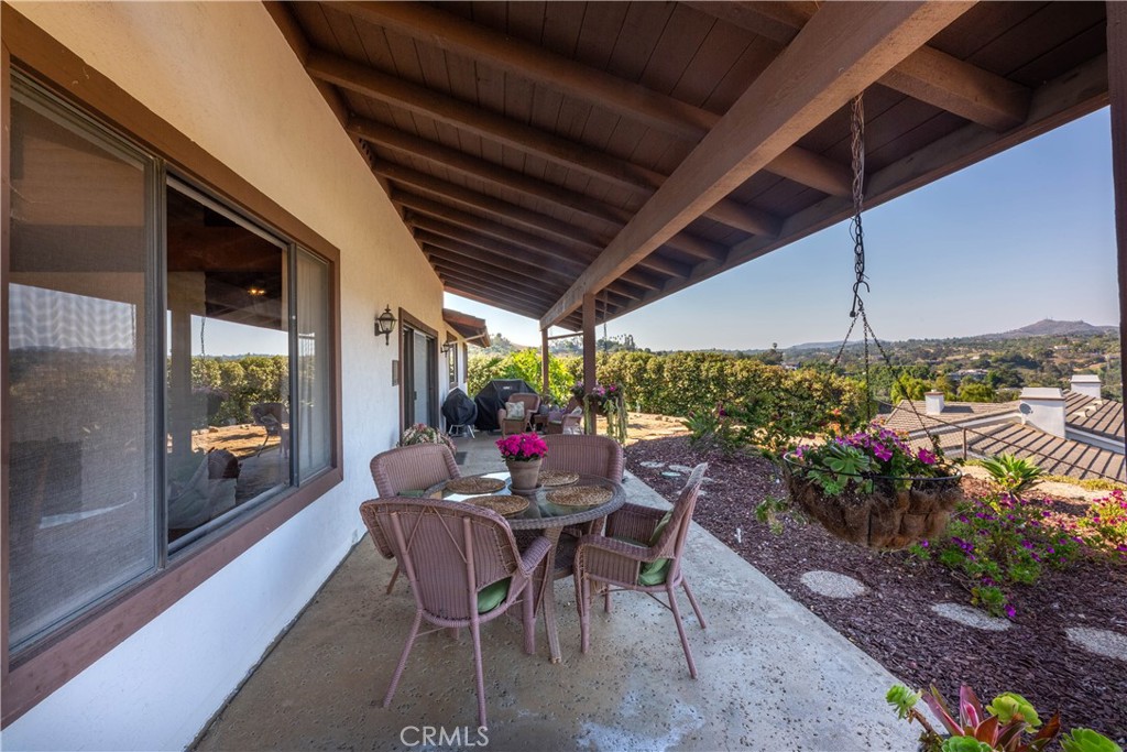 2509 Valerie Drive Fallbrook, CA 92028 - Photo 48 of 70 a dining room with furniture and garden view