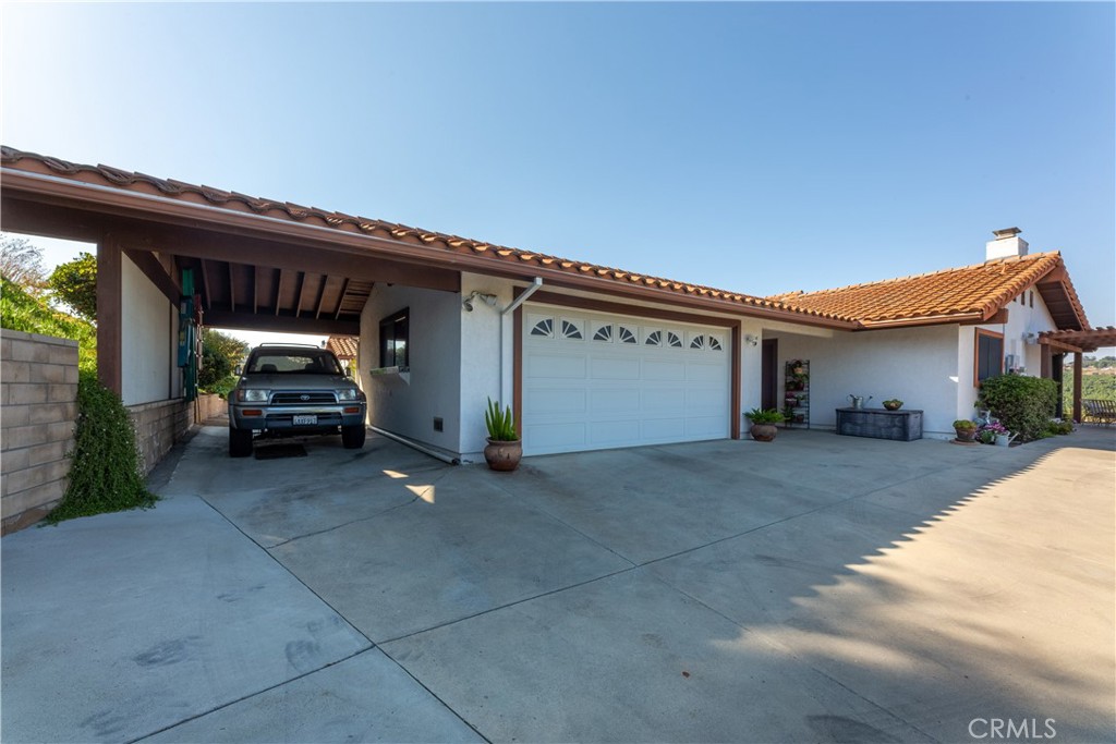 2509 Valerie Drive Fallbrook, CA 92028 - Photo 52 of 70 a car parked in front of house