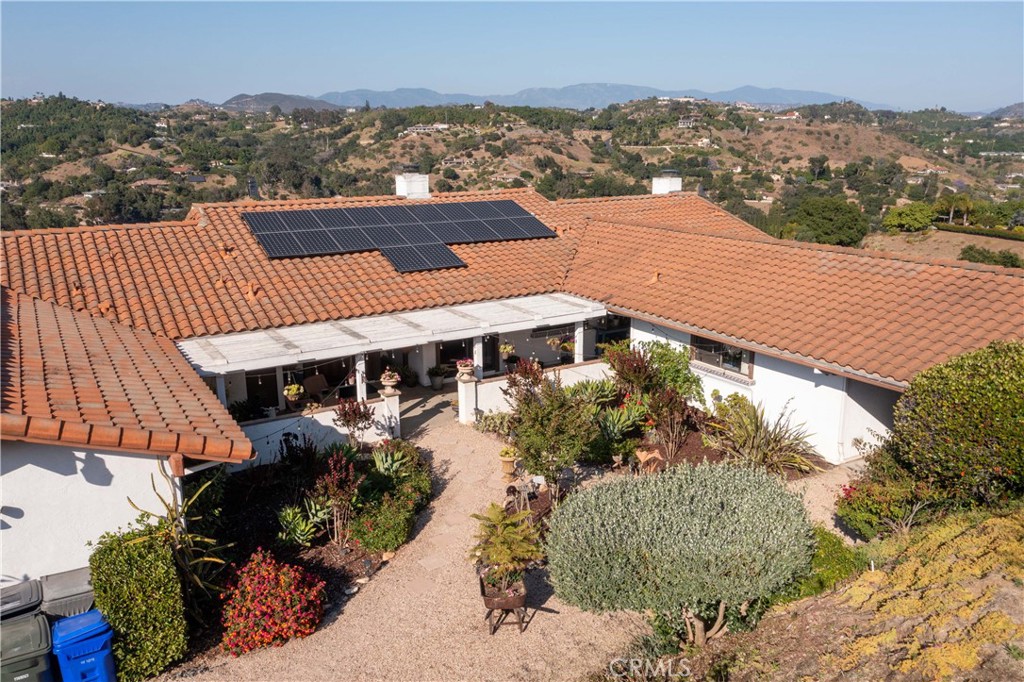 2509 Valerie Drive Fallbrook, CA 92028 - Photo 63 of 70 Courtyard