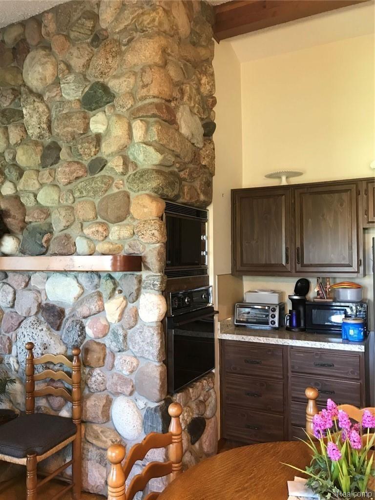 19860 Vining Road New Boston, MI 48164 - Photo 16 of 23 Kitchen 14.jpg