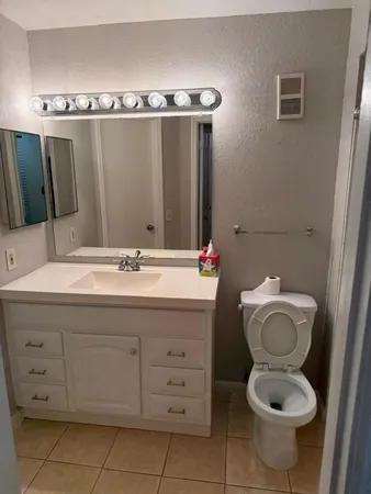 $2,300 | 12430 Vista Isles Drive, Unit 1318, Plantation, FL 33325