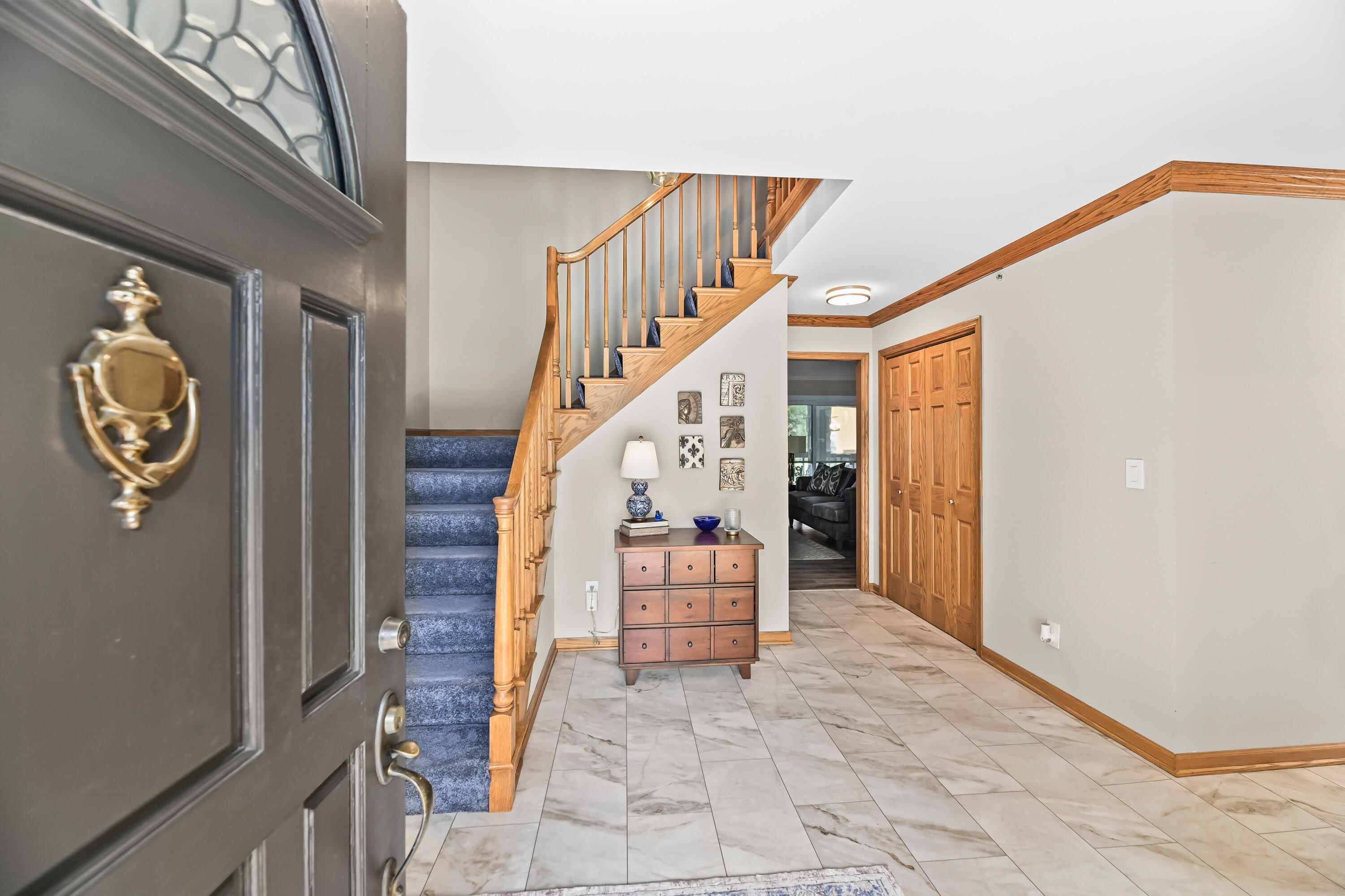 Large Foyer!