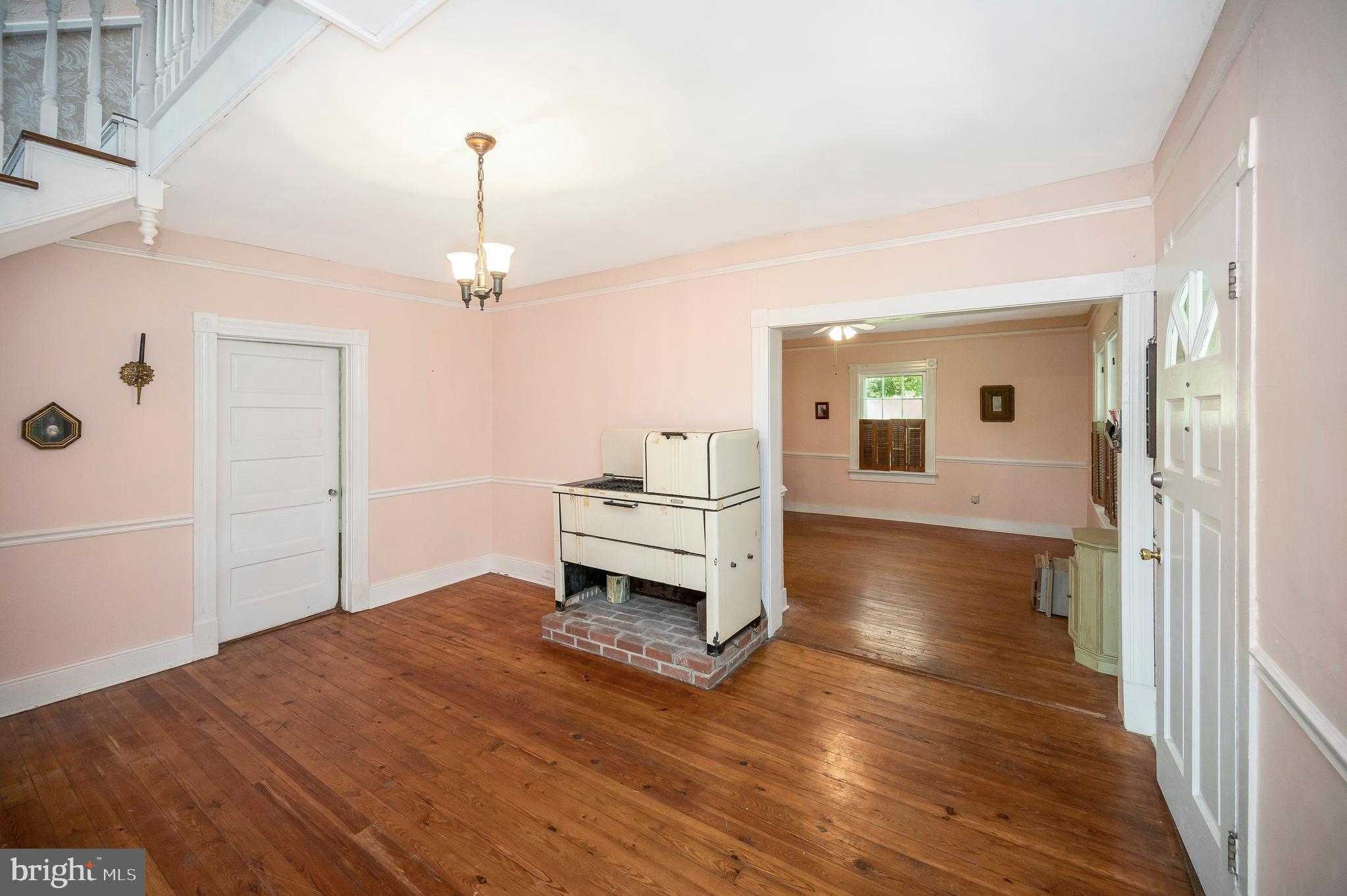 1385 Willis Proffitt Road Mineral, VA 23117 - Photo 20 of 46 Main entry family room