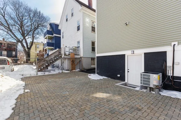 $1,050,000 | 227 Highland Avenue, Unit 3, Somerville, MA 02143