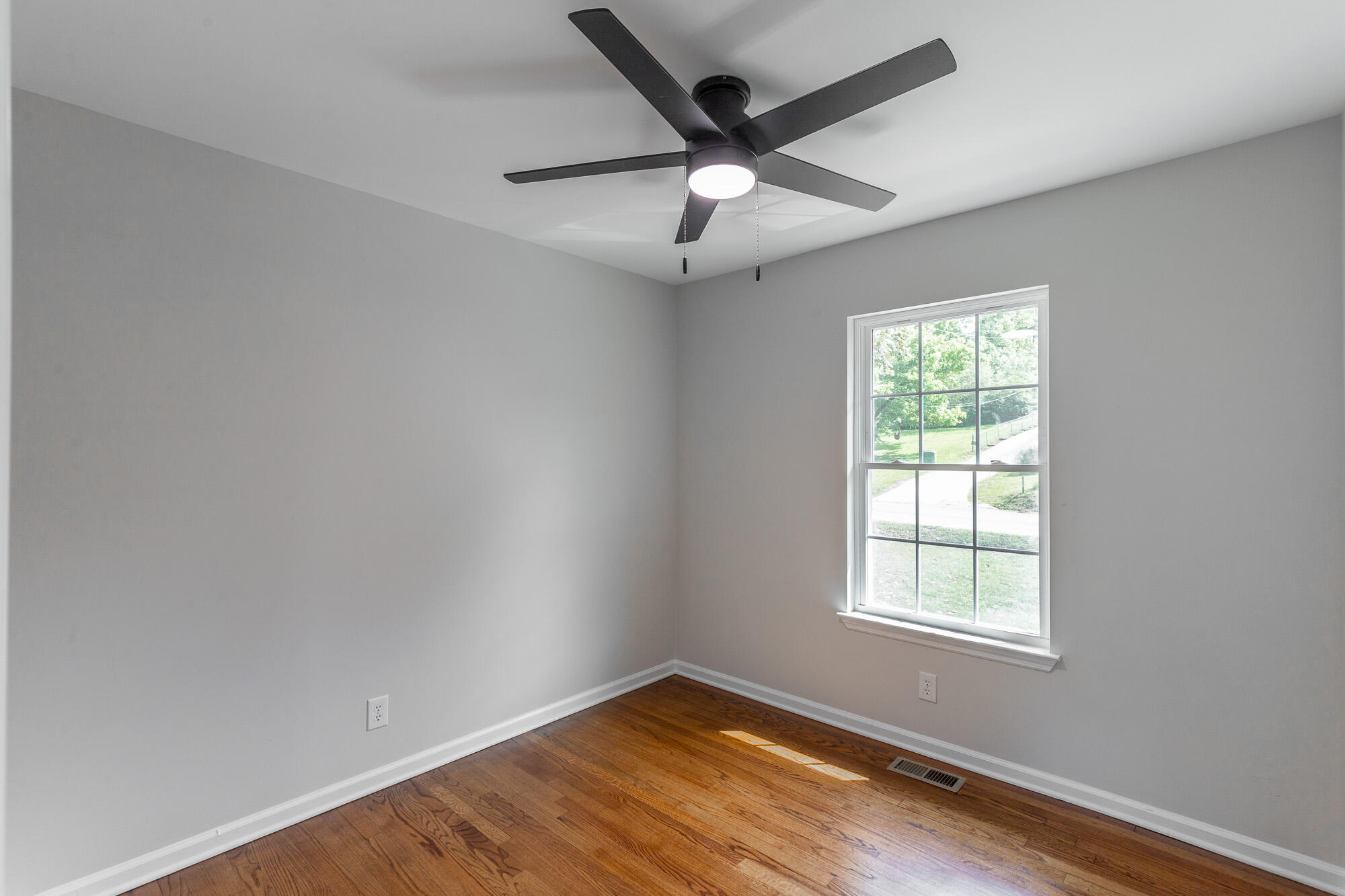 9050 Wooten Road Chattanooga, TN 37416 - Photo 18 of 48 Bedroom