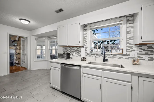 $365,000 | 806 Valley Forge Court, Wilmington, NC 28411