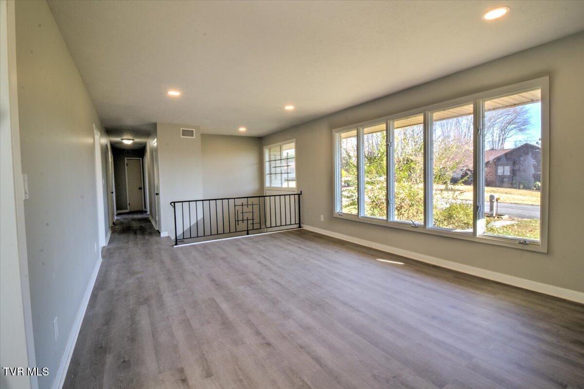 225 Mandan Road Kingsport, TN 37664 - Photo 11 of 126 012-225_Mandan-100