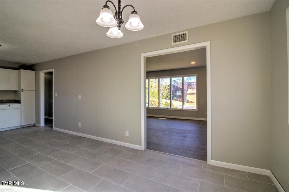 225 Mandan Road Kingsport, TN 37664 - Photo 15 of 126 016-225_Mandan-104