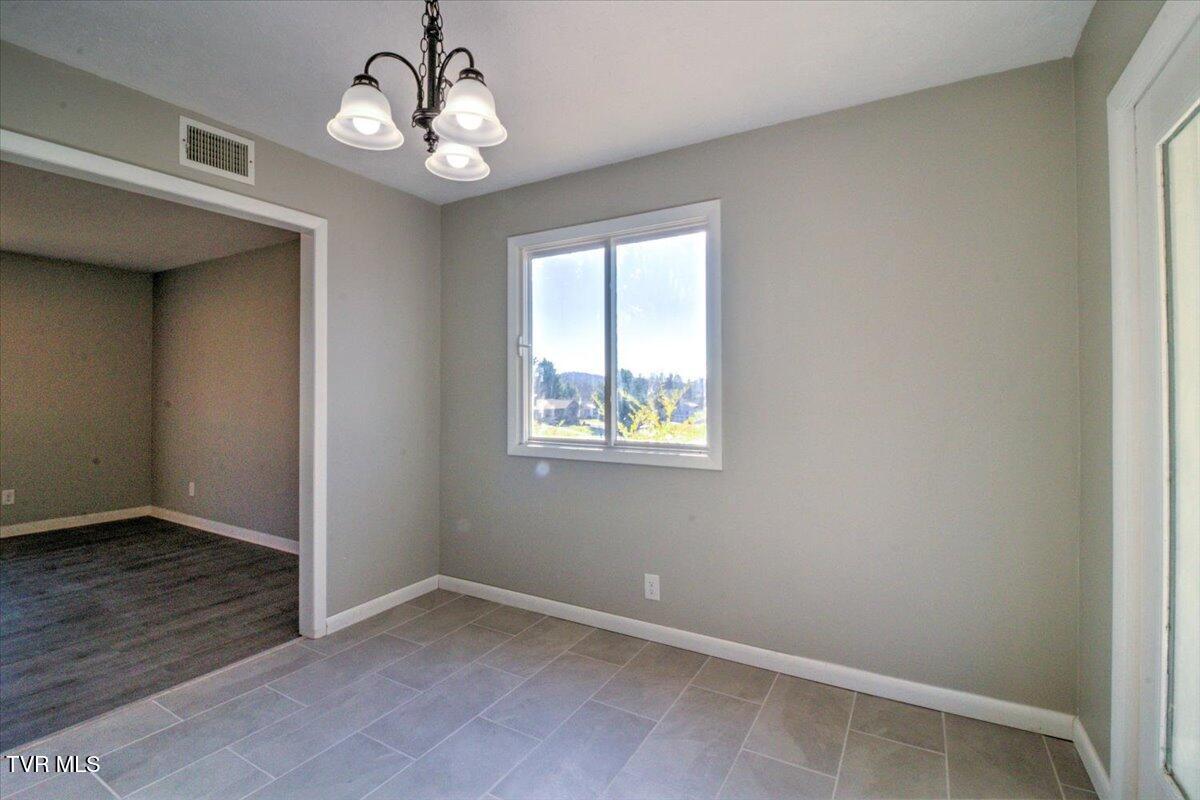 225 Mandan Road Kingsport, TN 37664 - Photo 16 of 126 017-225_Mandan-105