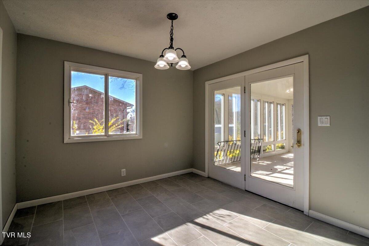 225 Mandan Road Kingsport, TN 37664 - Photo 17 of 126 018-225_Mandan-106