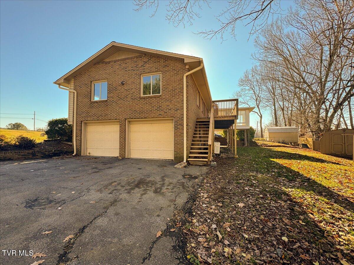 225 Mandan Road Kingsport, TN 37664 - Photo 2 of 126 003-225_Mandan-44