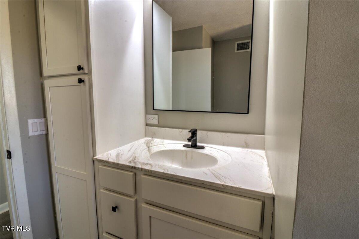 225 Mandan Road Kingsport, TN 37664 - Photo 29 of 126 030-225_Mandan-118