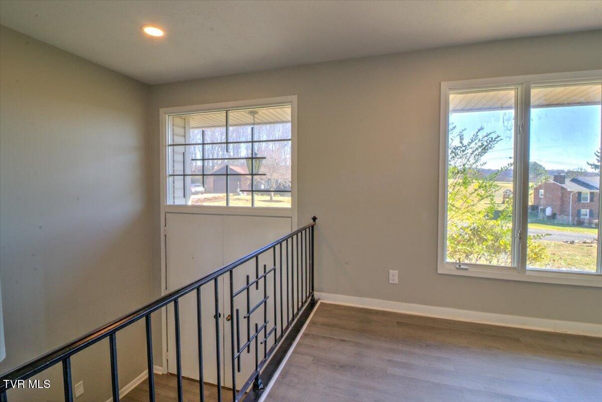 225 Mandan Road Kingsport, TN 37664 - Photo 7 of 126 008-225_Mandan-96