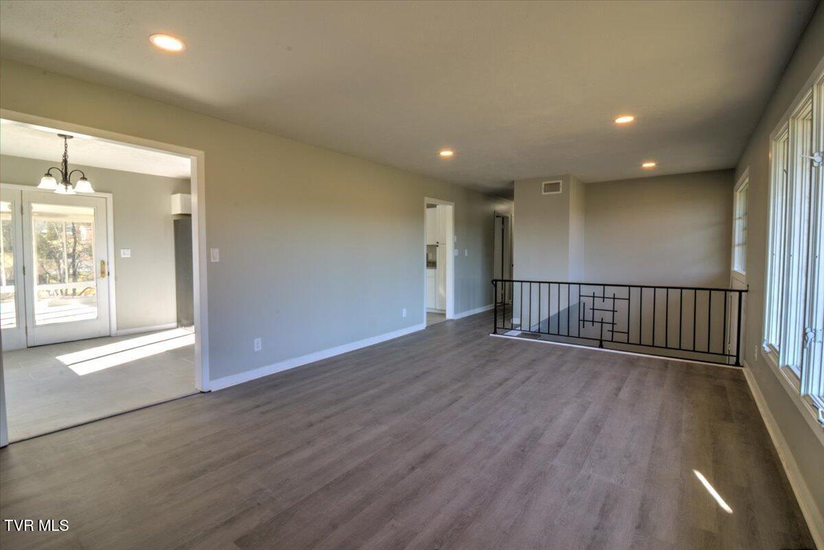 225 Mandan Road Kingsport, TN 37664 - Photo 9 of 126 010-225_Mandan-98