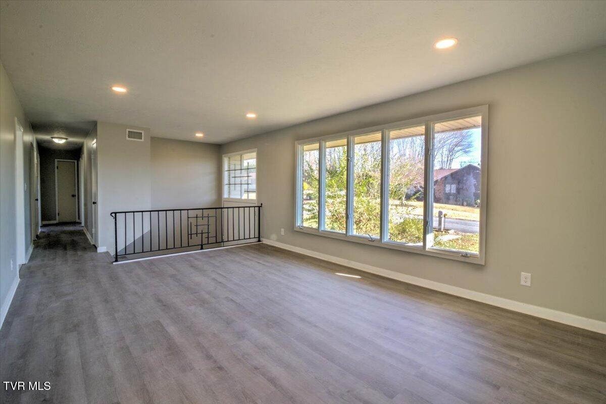 225 Mandan Road Kingsport, TN 37664 - Photo 10 of 126 011-225_Mandan-99